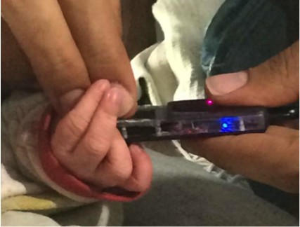 首个婴幼儿指纹采集摄像设备问世.jpg